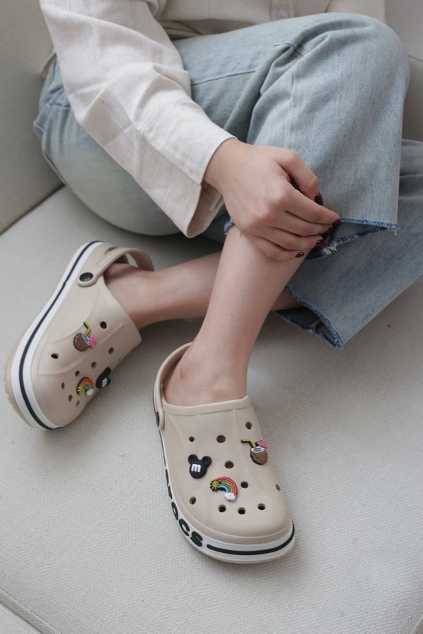 صندل کراکس زنانه | مدل پلاس (زنانه) کرم