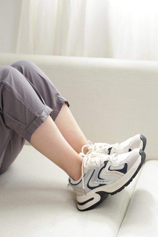 کتونی اسپرت زنانه | کد SP5013 رنگ نقره ای سفید