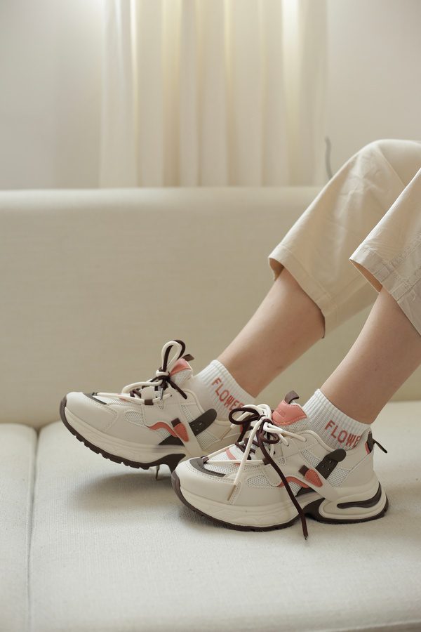 کتونی اسپرت زنانه | کد M6530 رنگ بژ قهوه ای