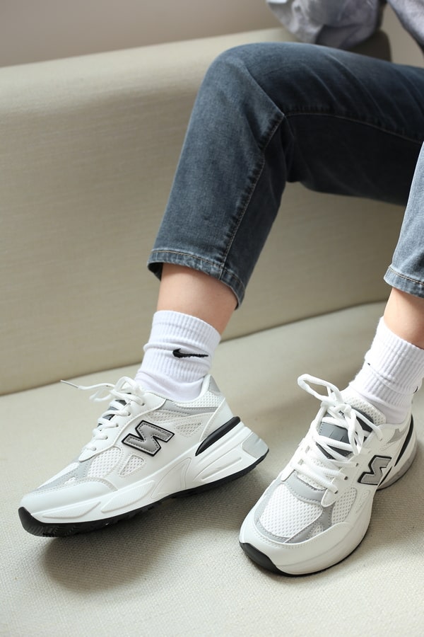 کتونی اسپرت زنانه نیو بالانس | مدل New Balance L3029 رنگ سفید طوسی