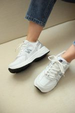 کتونی اسپرت زنانه نیو بالانس | مدل New Balance L3008 رنگ نقره ای طوسی