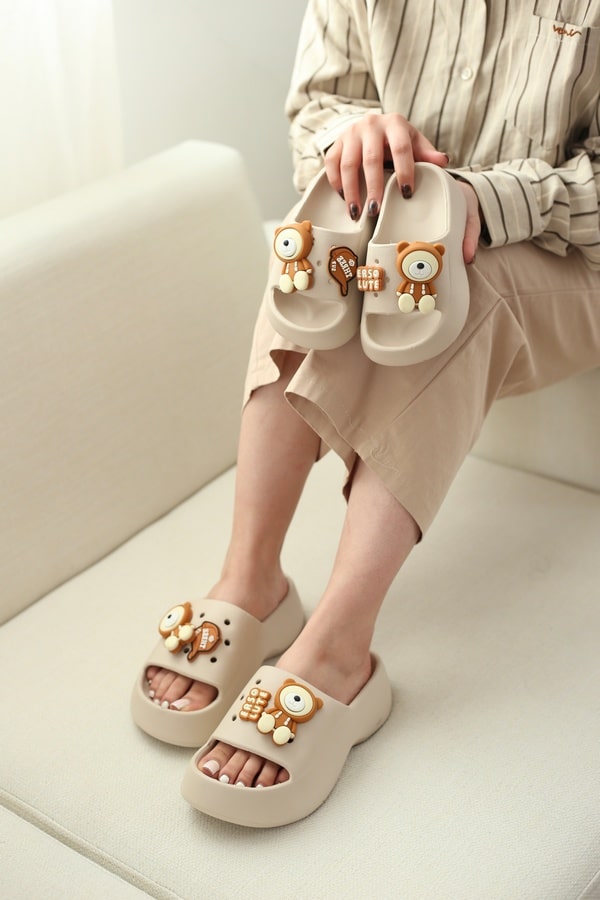 دمپایی سیلیکونی میانه و زنانه | مدل هودی رنگ کرم