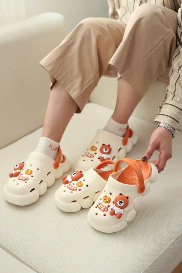 صندل کراکس میانه و زنانه | مدل کمرا رنگ نارنجی