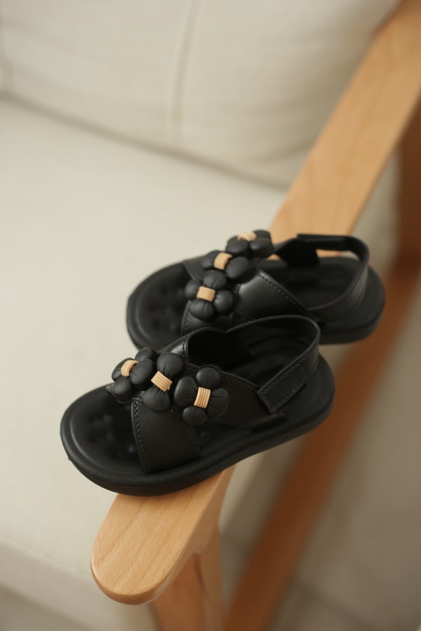 صندل رکابدار بچگانه | مدل دلا رنگ مشکی