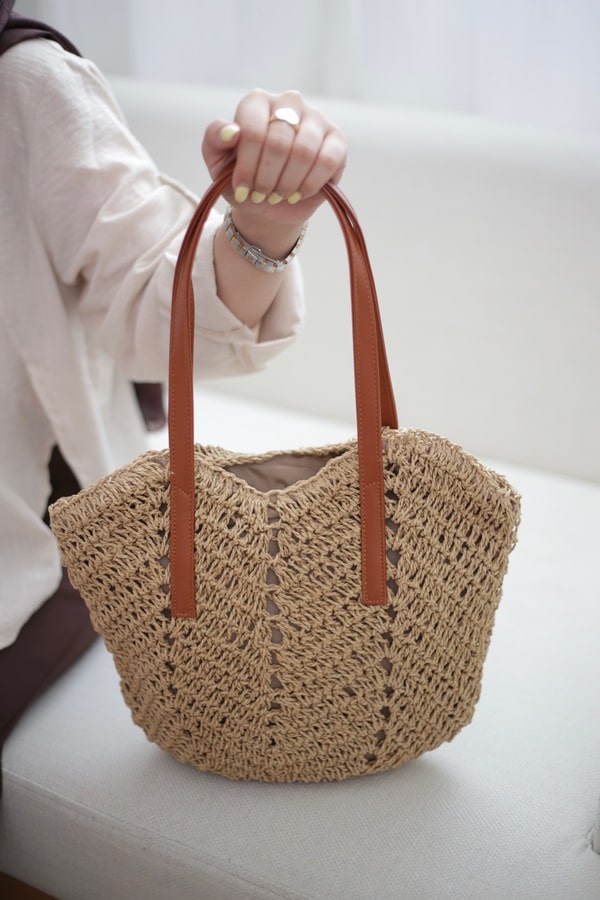 کیف حصیری زنانه مدل رافیا قلبی رنگ موکا بند عسلی