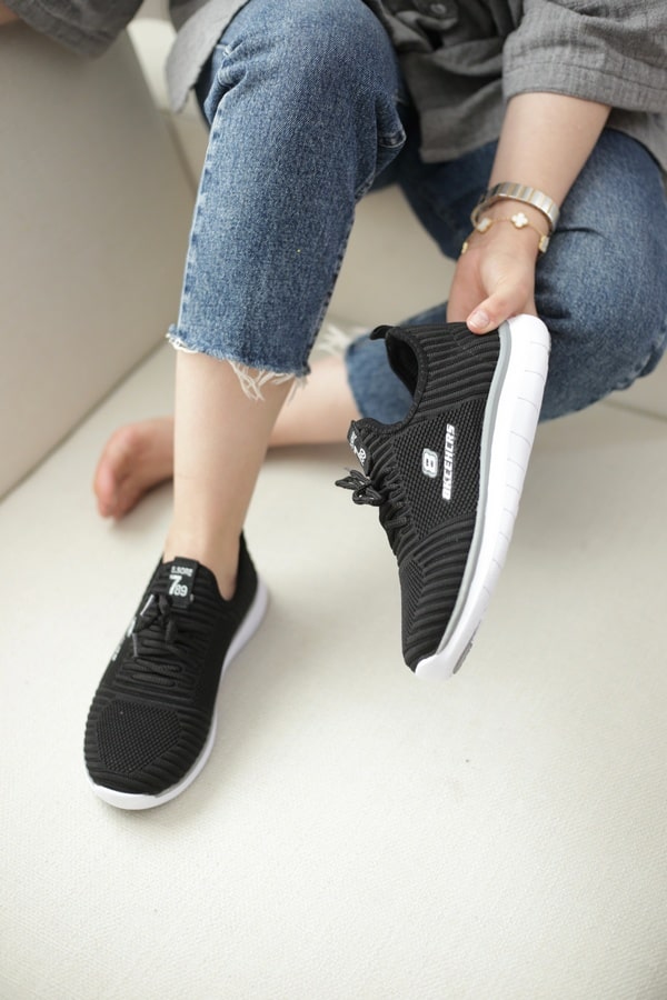 کتونی جورابی مدل اسکیچرز 8 زنانه skechers مشکی سفید