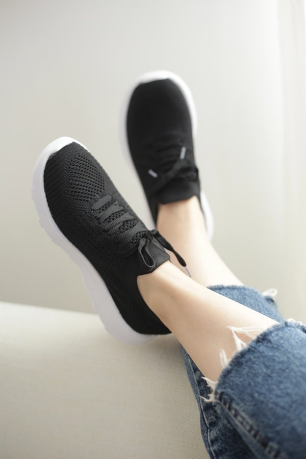 کتونی جورابی زنانه مدل اسکیچرز بند دار زنانه skechers مشکی