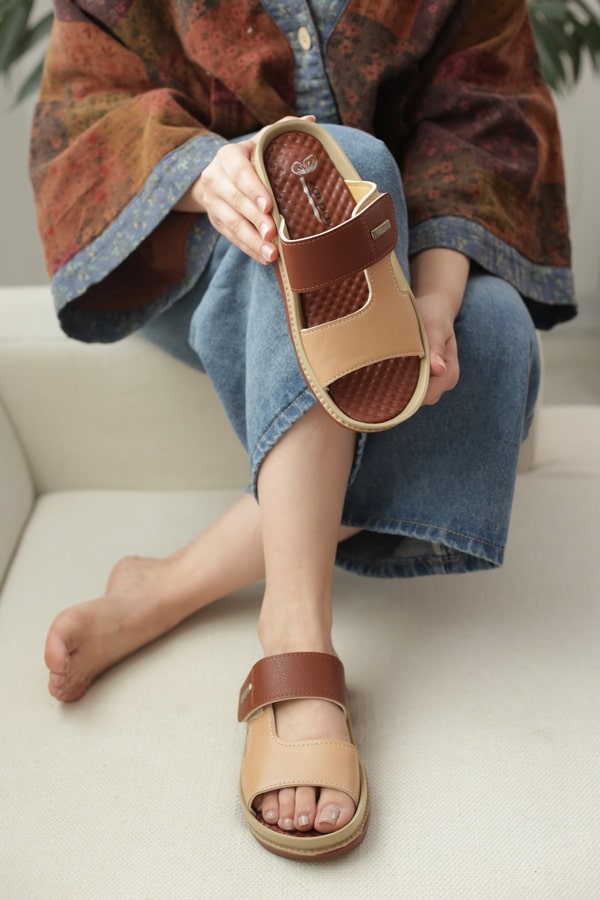 صندل طبی زنانه کد Z 558-44 رنگ عسلی بژ