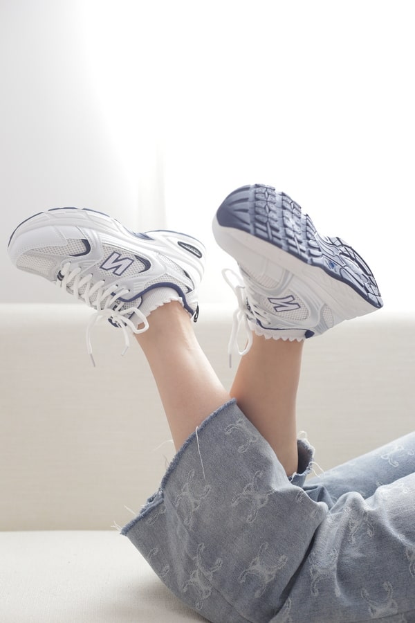 کتونی اسپرت زنانه نیو بالانس مدل new balance M12359 رنگ سفید سرمه ای