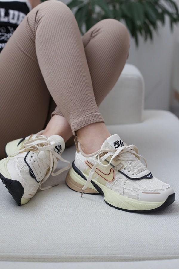 کتونی اسپرت زنانه نایکی مدل Nike M12293 بژ خاکی