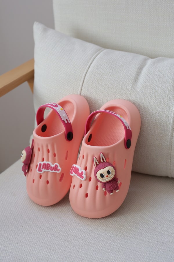 دمپایی کراکس بچگانه مدل لبوبو 588 (سایز 26 تا 30) دمپایی کراکس بچگانه مدل لبوبو 588 (سایز 26 تا 30)