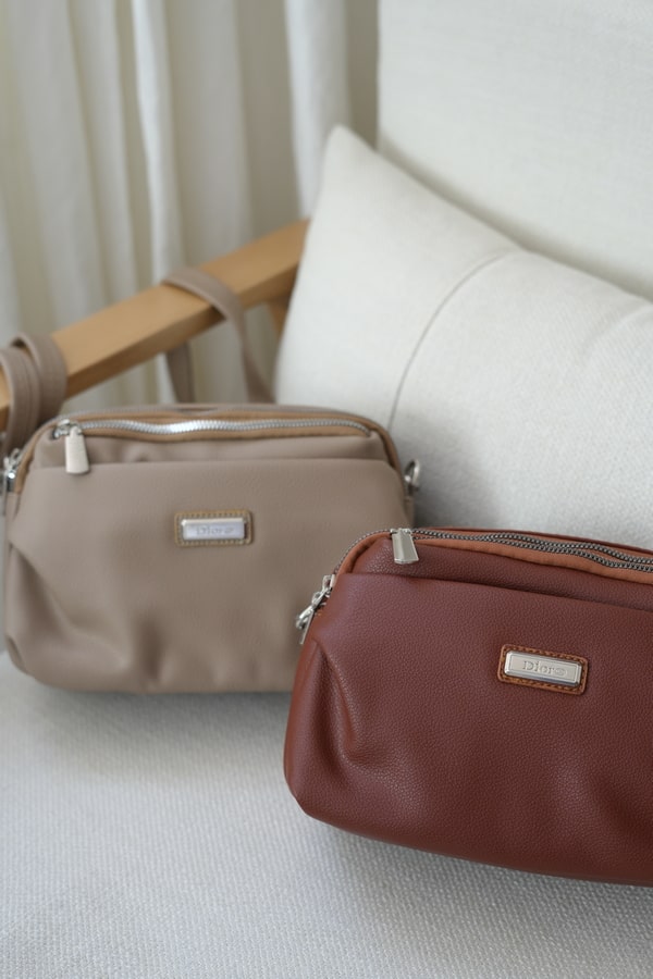 کیف دوشی زنانه مدل دیور جلو جیب