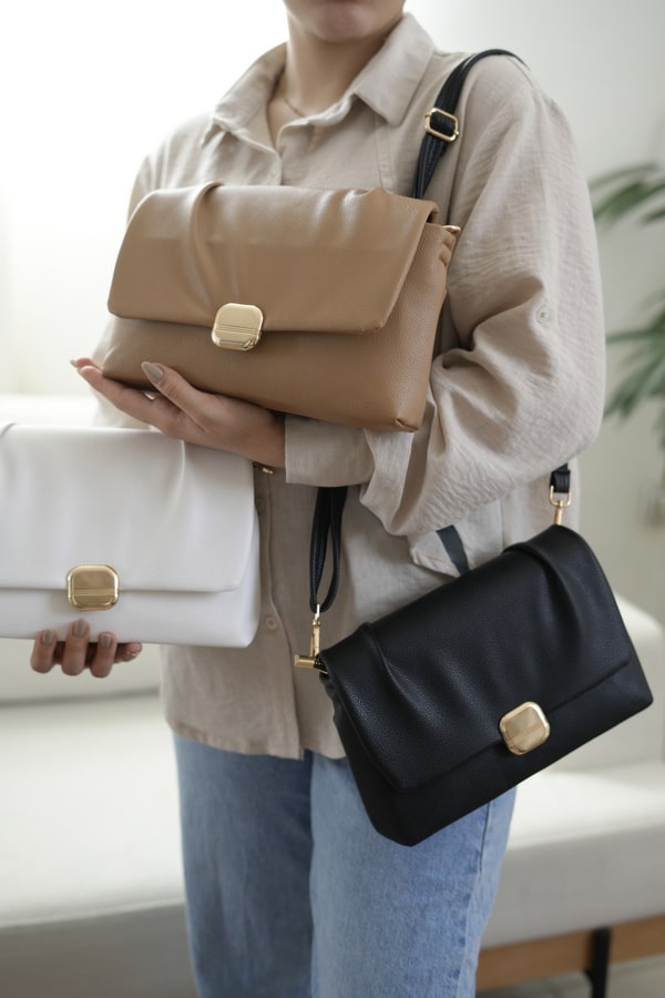 کیف دوشی زنانه مدل چروک قفل 294