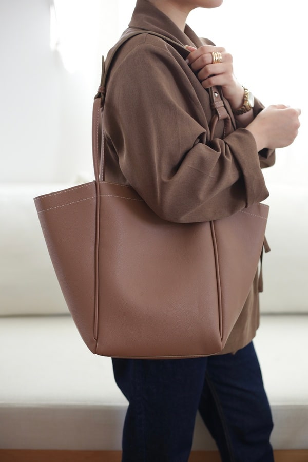 کیف دوشی زنانه مدل قایقی دسته چرم